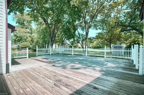 Exterior - 17 Fields Dr, Hampton, VA 23664 photo 11 of 12