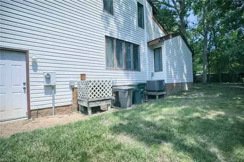 Exterior - 17 Fields Dr, Hampton, VA 23664 photo 5 of 12