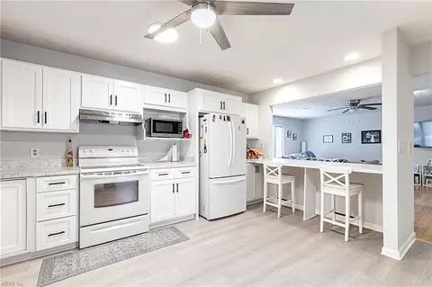 Kitchen - 17 Fields Dr, Hampton, VA 23664 photo 3 of 4