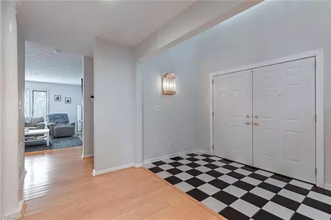 Entry Way - 17 Fields Dr, Hampton, VA 23664 photo 2 of 4