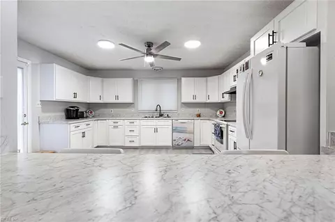 Kitchen - 17 Fields Dr, Hampton, VA 23664 photo 2 of 4