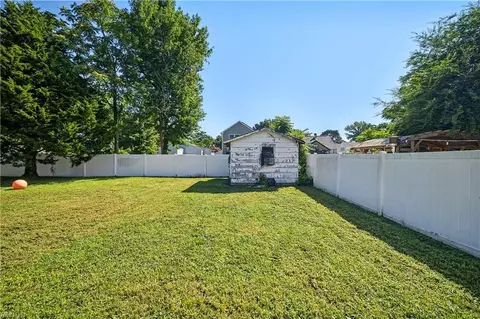 Exterior - 618 Smith St, Hampton, VA 23661 photo 5 of 6