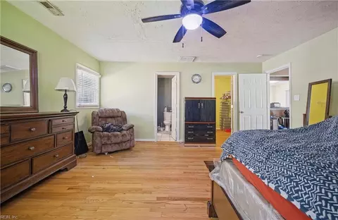 Bedroom - 618 Smith St, Hampton, VA 23661 photo 2 of 3
