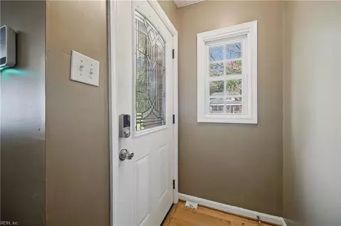 Entry Way - 618 Smith St, Hampton, VA 23661 photo 1 of 5
