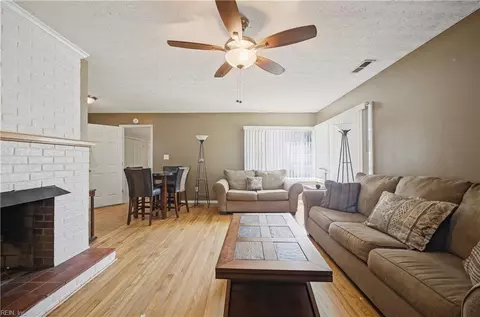 Living - 618 Smith St, Hampton, VA 23661 photo 2 of 3