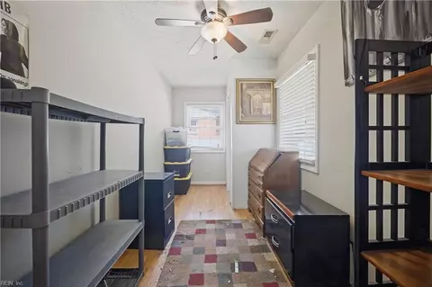 Entry Way - 618 Smith St, Hampton, VA 23661 photo 5 of 5