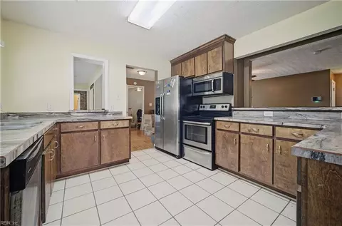 Kitchen - 618 Smith St, Hampton, VA 23661 photo 3 of 3