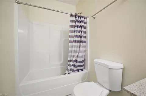 Bath - 618 Smith St, Hampton, VA 23661 photo 3 of 3