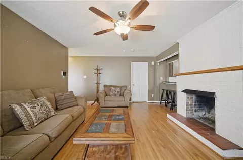 Living - 618 Smith St, Hampton, VA 23661 photo 1 of 3