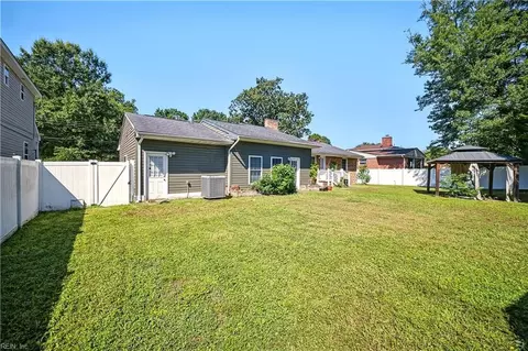 Exterior - 618 Smith St, Hampton, VA 23661 photo 2 of 6