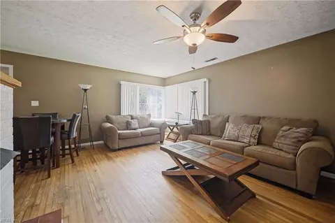 Living - 618 Smith St, Hampton, VA 23661 photo 3 of 3