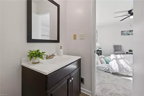 Bath - 208 Lowden Hunt Dr, Hampton, VA 23666 photo 3 of 3