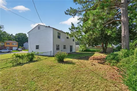 Exterior - 208 Lowden Hunt Dr, Hampton, VA 23666 photo 2 of 3
