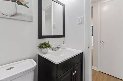 Bath - 208 Lowden Hunt Dr, Hampton, VA 23666 photo 1 of 3
