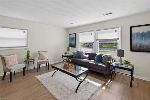 Living - 208 Lowden Hunt Dr, Hampton, VA 23666 photo 2 of 4