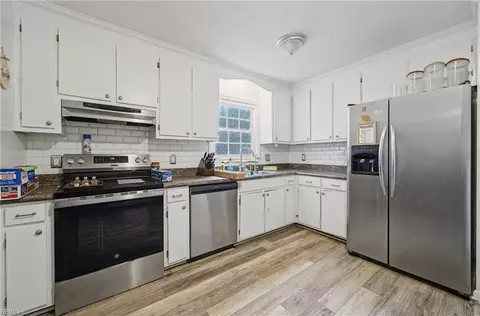 Kitchen - 27 Steeplechase Loop, Hampton, VA 23666 photo 1 of 2
