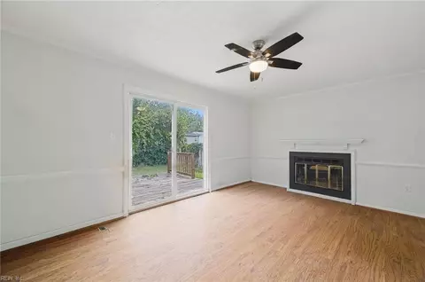 Living - 27 Steeplechase Loop, Hampton, VA 23666 photo 4 of 4