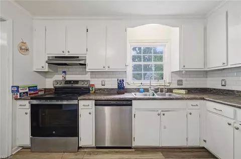 Kitchen - 27 Steeplechase Loop, Hampton, VA 23666 photo 2 of 2