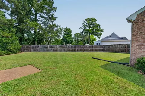 Exterior - 47 W River Point Dr, Hampton, VA 23669 photo 9 of 11