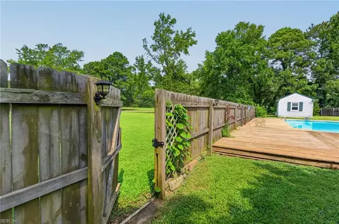 Exterior - 47 W River Point Dr, Hampton, VA 23669 photo 11 of 11