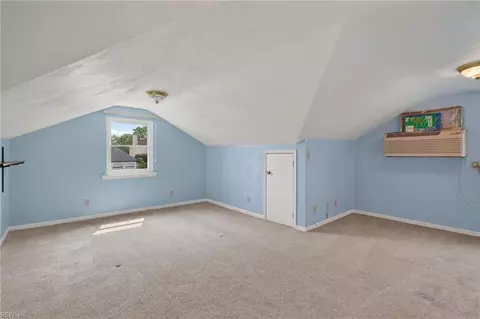 Bedroom - 47 W River Point Dr, Hampton, VA 23669 photo 1 of 5