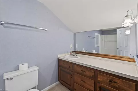 Bath - 47 W River Point Dr, Hampton, VA 23669 photo 2 of 7