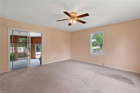 Living - 47 W River Point Dr, Hampton, VA 23669 photo 7 of 8