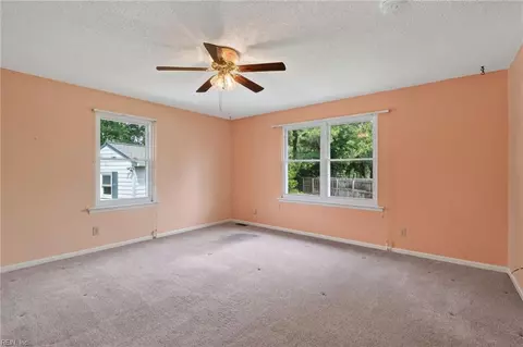 Bedroom - 47 W River Point Dr, Hampton, VA 23669 photo 3 of 5