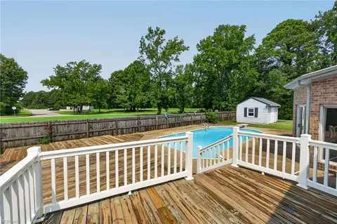 Exterior - 47 W River Point Dr, Hampton, VA 23669 photo 4 of 11