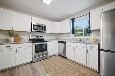 397 Deputy Ln #E, Newport News, VA 23608