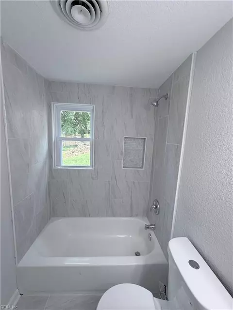 Bath - 419 Rogers Ave, Hampton, VA 23664 photo 4 of 5