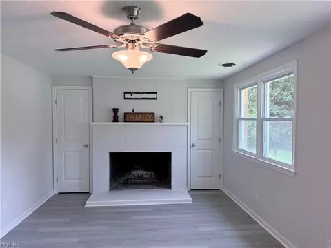Living - 419 Rogers Ave, Hampton, VA 23664 photo 5 of 7