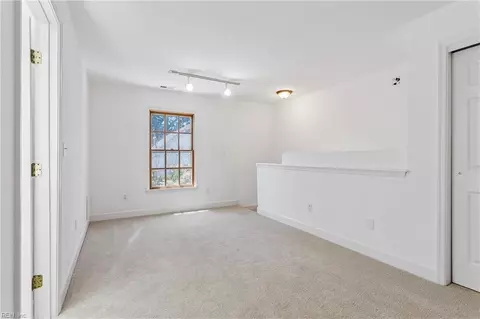 Bedroom - 20 Magnolia Pl, Hampton, VA 23669 photo 7 of 11