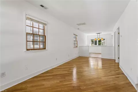 Living - 20 Magnolia Pl, Hampton, VA 23669 photo 1 of 2