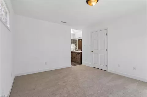 Bedroom - 20 Magnolia Pl, Hampton, VA 23669 photo 10 of 11