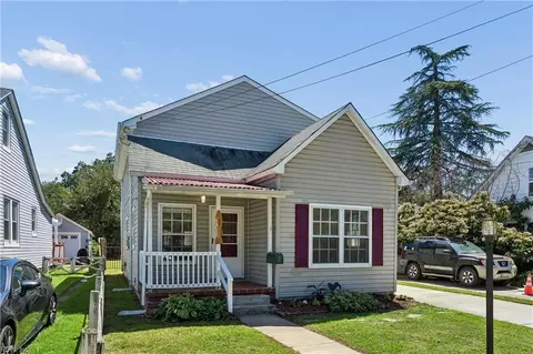 Exterior - 20 Magnolia Pl, Hampton, VA 23669 photo 2 of 11