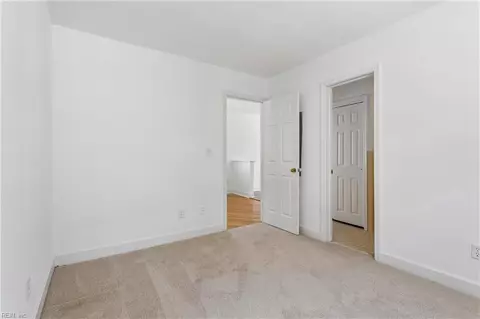 Bedroom - 20 Magnolia Pl, Hampton, VA 23669 photo 4 of 11