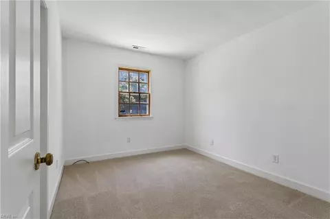 Bedroom - 20 Magnolia Pl, Hampton, VA 23669 photo 3 of 11