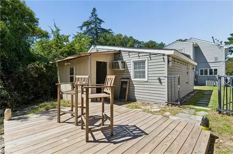 Exterior - 20 Magnolia Pl, Hampton, VA 23669 photo 10 of 11