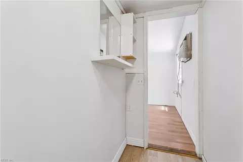 Entry Way - 20 Magnolia Pl, Hampton, VA 23669 photo 3 of 3