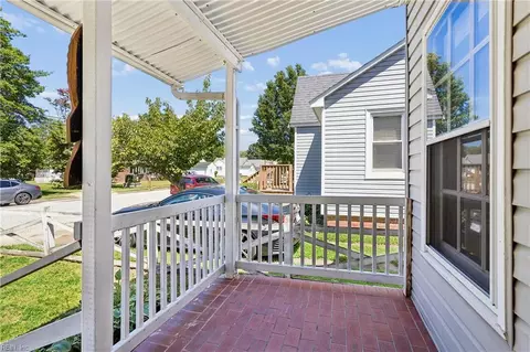 Exterior - 20 Magnolia Pl, Hampton, VA 23669 photo 4 of 11