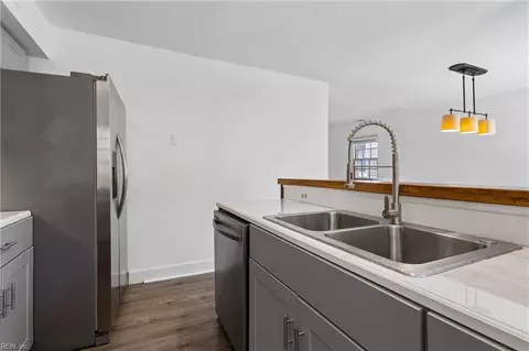 Kitchen - 20 Magnolia Pl, Hampton, VA 23669 photo 4 of 4