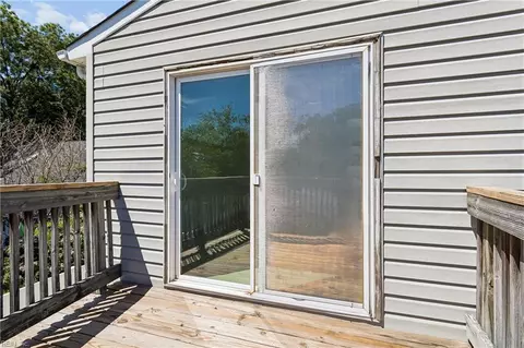 Exterior - 20 Magnolia Pl, Hampton, VA 23669 photo 7 of 11