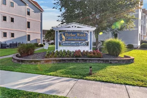 1 Sandy Point Lane Ln #216, Chesapeake, VA 23320
