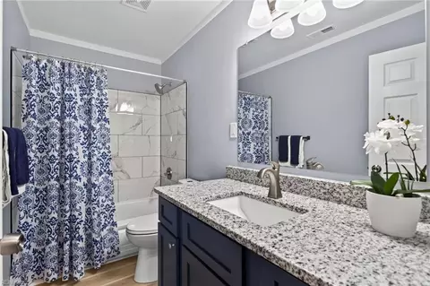 Bath - 1922 Beall Dr, Hampton, VA 23663 photo 4 of 5