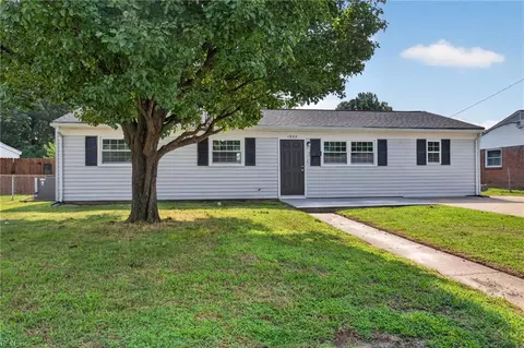 Exterior - 1922 Beall Dr, Hampton, VA 23663 photo 2 of 5