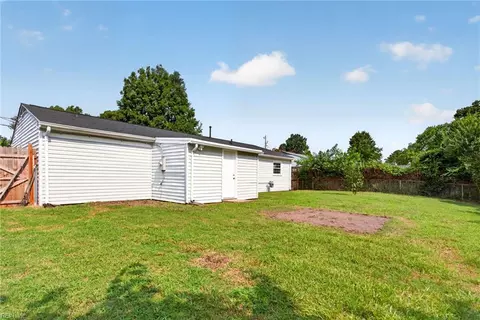 Exterior - 1922 Beall Dr, Hampton, VA 23663 photo 4 of 5