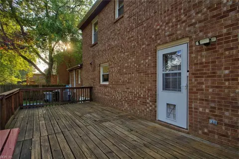 Exterior - 28 Bonney Ln, Hampton, VA 23669 photo 2 of 5