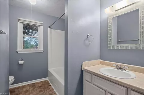Bath - 28 Bonney Ln, Hampton, VA 23669 photo 2 of 3