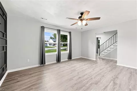 Living - 108 Santa Clara Dr, Hampton, VA 23666 photo 4 of 5
